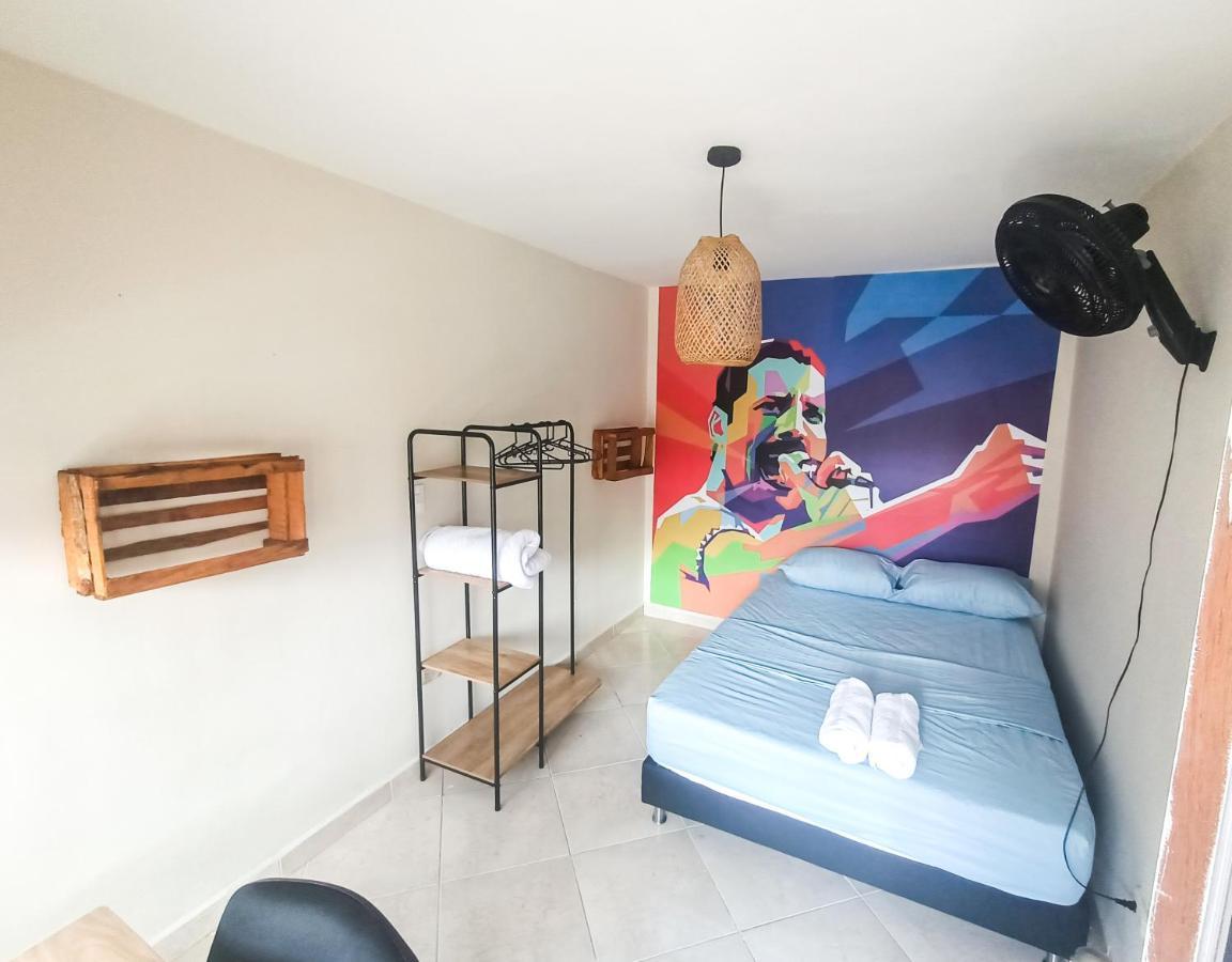 Casa Clandestina Guest House เมเดยิน ภายนอก รูปภาพ