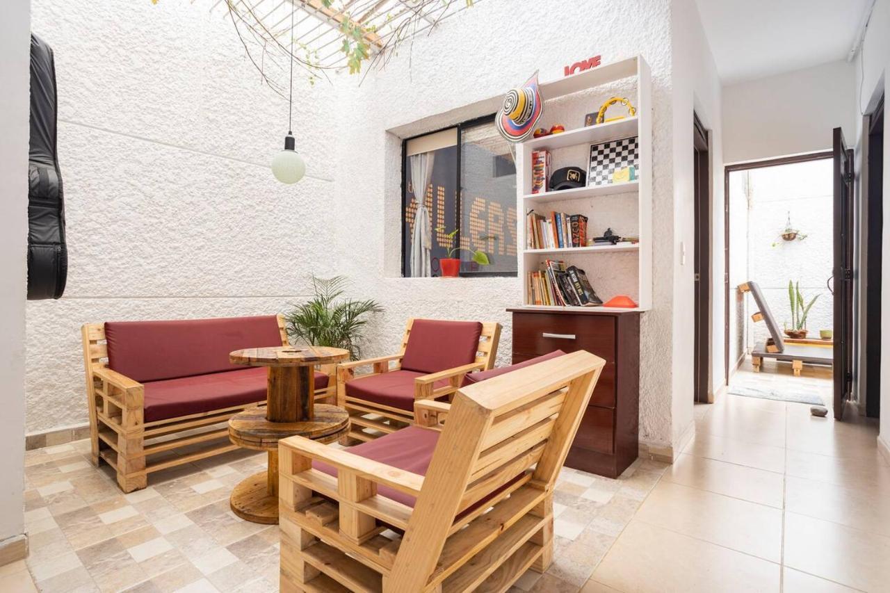 Casa Clandestina Guest House เมเดยิน ภายนอก รูปภาพ